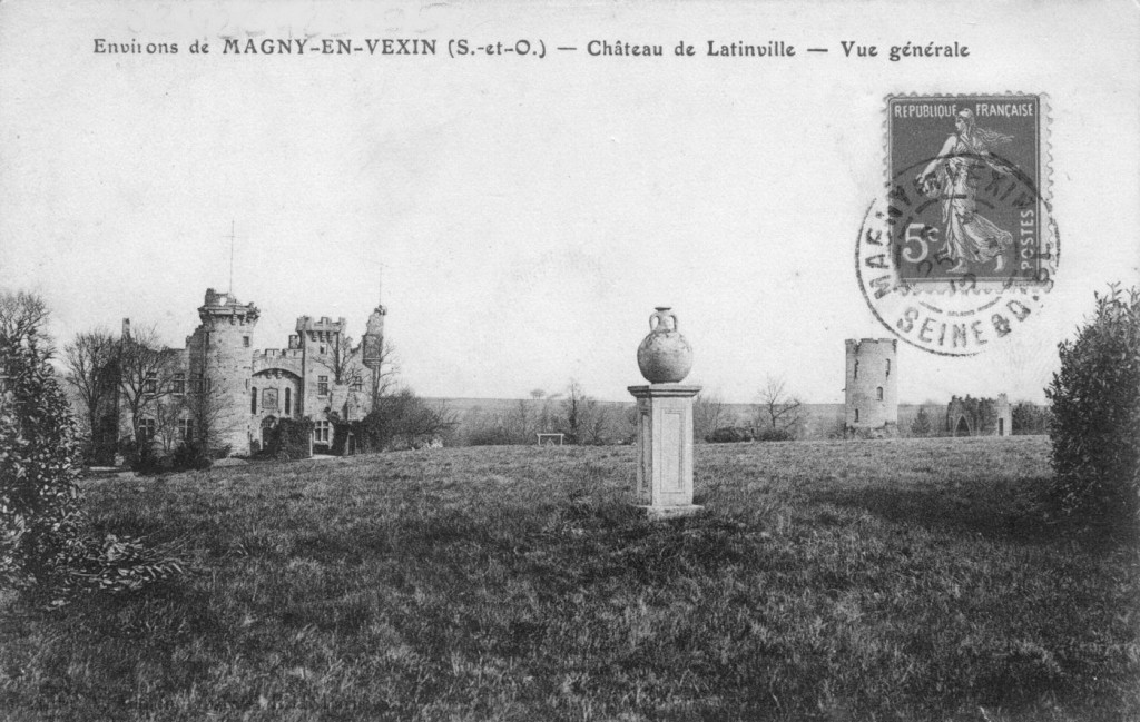 Château   avec potiche, vers 1900