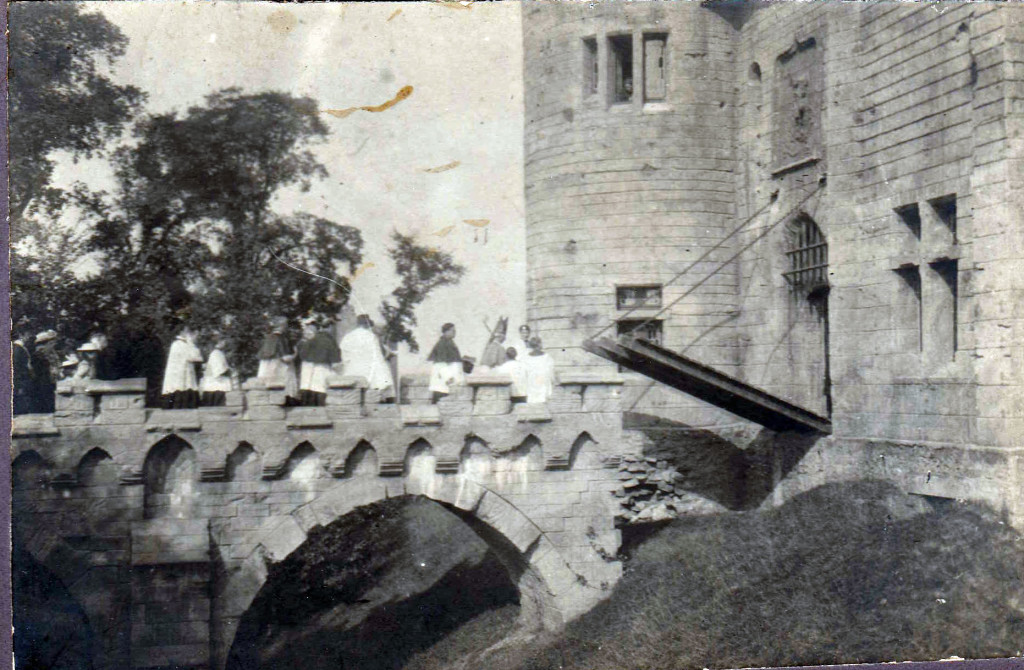 L'évèque Douais au Chateau 23 sept 1902